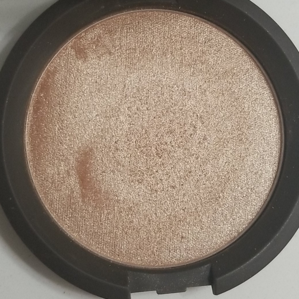 Becca Opal highlighter powder